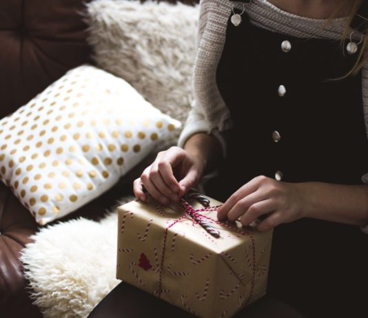 Say Sorry To Your Girlfriend With Some Special Gifts