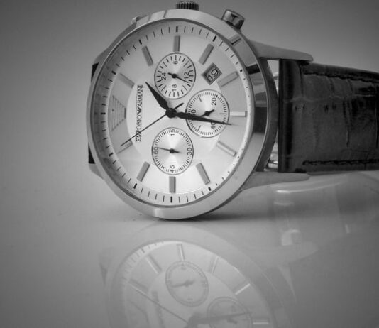 4 Reasons To Get Your Brand New Watch Online