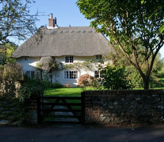 Why Cottages Are The Best To Stay For Your Upcoming Holiday Trips Holiday Trips