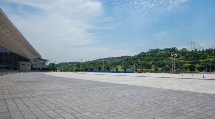 Understanding the Process: How Tarmac Surfacing is Applied and Maintained tarmac driveway