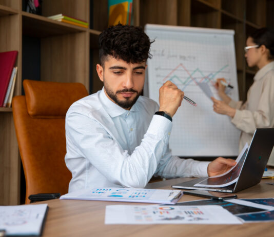 Business Consultant Pedrovazpaulo: Skilled Guidance & Development Pedrovazpaulo