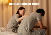 15 Warnings That a Relationship Is Toxic