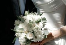 Flowers That Wow: How to Choose a Show-Stopping Bridal Bouquet Flowers That Wow How to Choose a Show-Stopping Bridal Bouquet