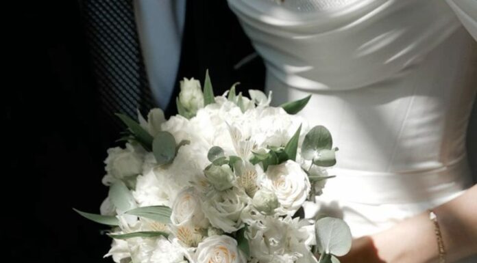 Flowers That Wow: How to Choose a Show-Stopping Bridal Bouquet Flowers That Wow How to Choose a Show-Stopping Bridal Bouquet