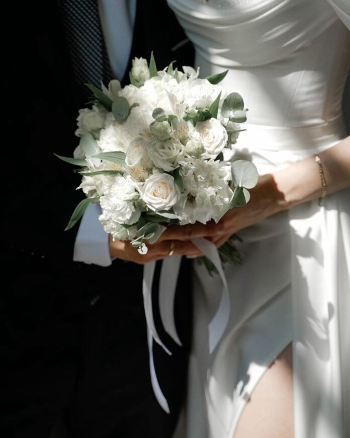 Flowers That Wow How to Choose a Show-Stopping Bridal Bouquet