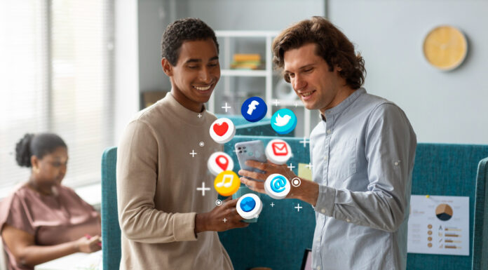 EasyComment: A Better Solution To Deal With Social Media EasyComment